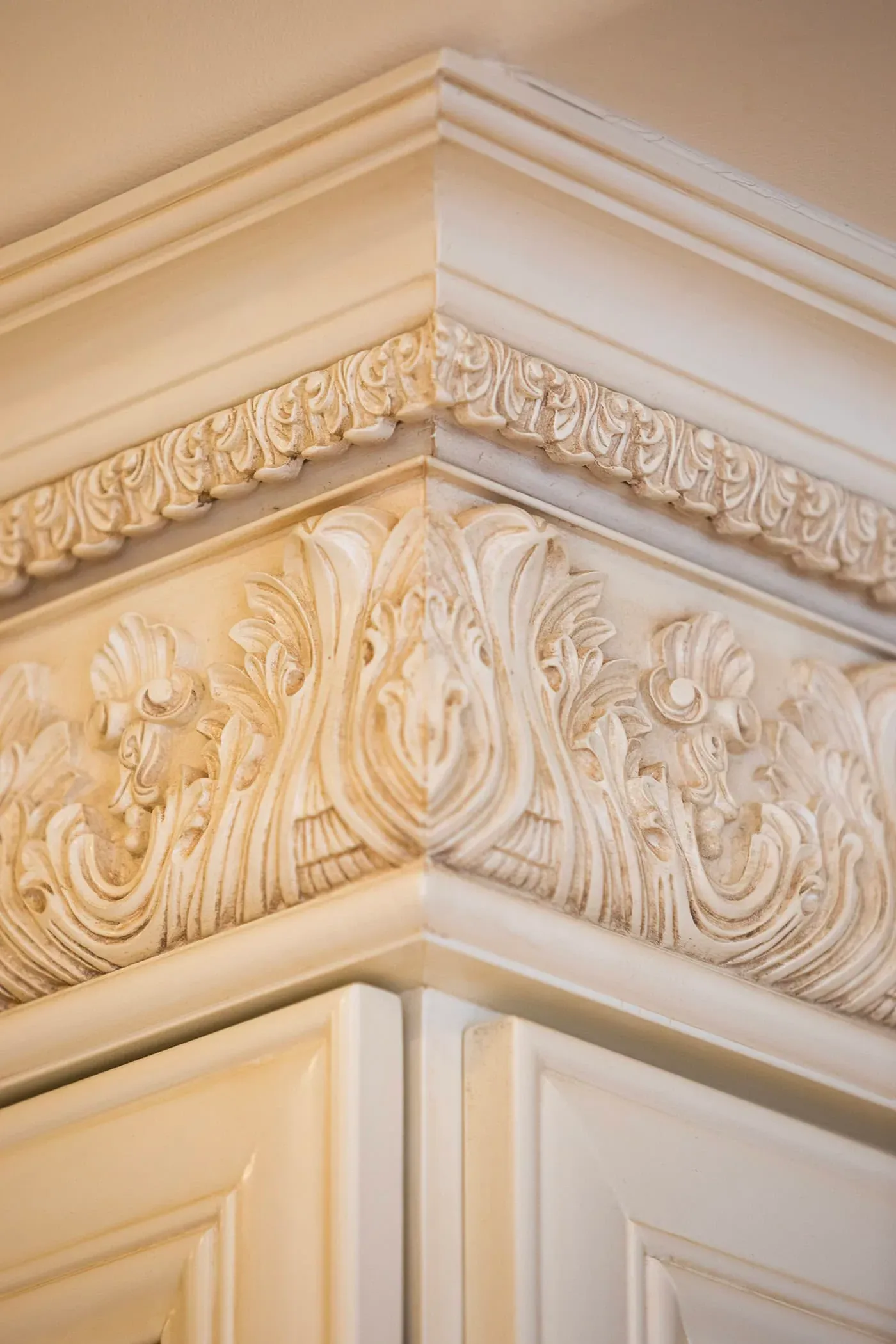 Corner of a carved cornice worked with acanthus leaves